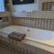 Unique, Spacious, Self-Built Eco Home with huge garden and movie room - 安德沃
