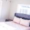 Big Home/Pet/Free Parking/EV/6 Br Sleeps 25/dwntwn
