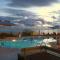 Alexandras On The Beach and Pool apt
