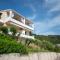 Alexandras On The Beach and Pool apt