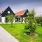 Ocean Dreams Chalet in Oostkapelle with pool - 东卡佩勒