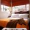 6 Suites Hotel
