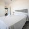 R130 Beachfront Apartment with air conditionner