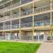 Breezy Lakefront Condo with Balcony and Lake View! - 卡姆登顿