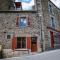 maison quartier médiéval au pied du château FOUGERES