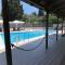 Welcome In - Mikros Gialos