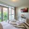 Luxury at The Brunswick - Free Parking-4 bedrooms