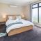Oriana Grande- 5 Bdrm Sleeps 14 Beach View Wifi