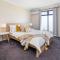 Oriana Grande- 5 Bdrm Sleeps 14 Beach View Wifi