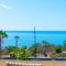 Beach apartment with terrace and private parking