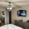 Chris Cozy Condo Commonwealth #205 Edmonton