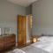Coastal Cottage: Charming three bedroom cottage with private garden