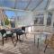 Relaxed Double bed with private bathroom, parking, WiFi and garden.