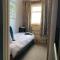 The Anchorage - sea views and beach on doorstep