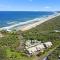 MAIN STAY - 100m to patrolled beach, pool, wifi, close to cafes - Point Lookout