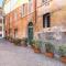 Cozy, Sunny Suite in the Heart of Trastevere
