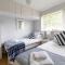 Immaculate Gower Getaway with Pool & Facilities