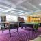 Immaculate Gower Getaway with Pool & Facilities