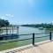 The Benjamin I - 2022 Built Luxury Retreat with Backyard Paradise with Hot Tub Outdoor Movie Screen Dock & Boat Rental - Gun Barrel City