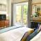 St Ives Balcony Flat TreCar
