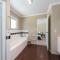 A Beach Barn Haven - Papamoa Holiday Home