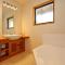 Treetop Oasis - Tairua Executive Holiday Home