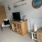 Lovely home from home apartment 8 mins walk to beach with free parking and sun deck 2 bed sleeps 4