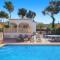 Villa Rosa Blanca by Villa Plus