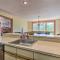 Timber Creek Townhome with 2 Decks and Mtn Views!