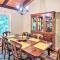 Spacious Bartlett Home with Fireplace and Kitchen - بارتليت