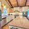 Spacious Bartlett Home with Fireplace and Kitchen - بارتليت