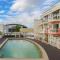 Inner City One Bedroom Apartment with Pool View 22