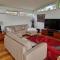 Stylish Holiday Home opposite Surf