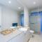 Stylish Holiday Home opposite Surf