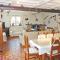 2 Bedroom Stunning Home In Chevron - Chevron