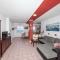 4 Bedroom Cozy Apartment In Okrug Donji