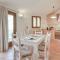 Gorgeous Apartment In S,teresa Di Gallura Ot With Kitchenette