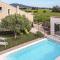 3 Bedroom Cozy Home In Violès