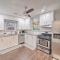 Pet-Friendly Tulsa Digs with Deck and Fenced Yard - تولسا