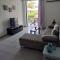 Kinetious Nisous Stylish Apt, Pool, near the Beach