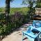The Old Potting Shed with hot tub. Colan, Newquay.
