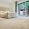 DESIGNER HOUSE - University of Glasgow / Central Glasgow Hillhead West End G12 - Luxurious & Contemporary Detached House / Terrace / Garden / electric car charging Garage Parking