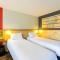 greet hôtel Angoulême - 圣伊里埃苏尔查