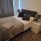 L & J ESCAPES- 4 BEDROOMs SUITABLE FOR CONTRACTORS AND FAMILIES- LARGE PRIVATE PARKING-10 MINUTES TO M6 JUNCTION 9 - Coseley
