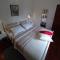 Apartment PARENZANA, little row HOUSE with big green yard in central Istria
