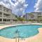 Little River Condo with Pool about 3 Mi to Beach! - ليتل ريفر