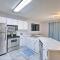 Little River Condo with Pool about 3 Mi to Beach! - ليتل ريفر