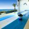 Puerto Velero Primera Línea Primer Piso con Jardín, Piscina y Playa! 2pax
