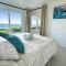 Puerto Velero Primera Línea Primer Piso con Jardín, Piscina y Playa! 2pax