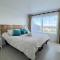 Puerto Velero Primera Línea Primer Piso con Jardín, Piscina y Playa! 2pax